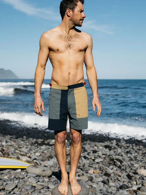 Shorts*Finisterre Walker Hybrid Shorts Deep Sea / Navy